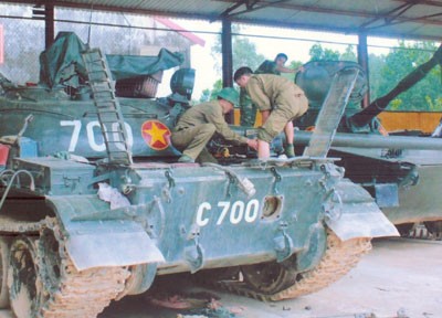 Sửa chữa xe tăng-thiết giáp ở Lữ đoàn xe tăng 215