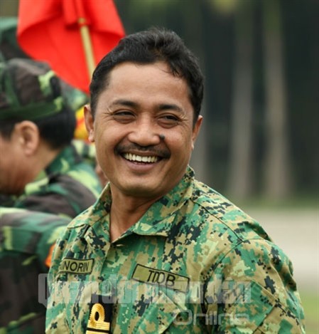Niềm vui của Trung tá Zainorin Zainal Abidin, Tùy viên quốc phòng Brunei, sau khi tiêu diệt gọn mục tiêu