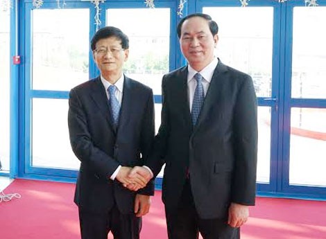 Bộ trưởng Trần Đại Quang và đồng chí Mạnh Kiến Trụ (Ảnh: Liêm Trung)