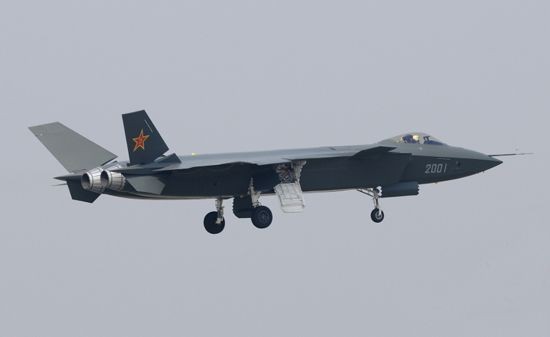 Trung Quốc đang phát triển máy bay chiến đấu tàng hình thế hệ thứ năm J-20, được Mỹ cho là sẽ đưa vào sử dụng vào năm 2018