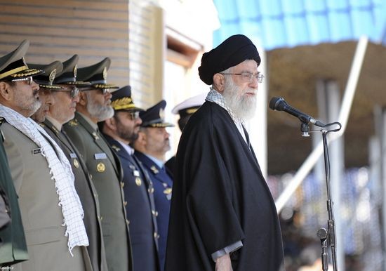 Ngày 10/11/2011, Lãnh tụ tối cao Iran Ayatollah Ali Khamenei cảnh báo, nếu Mỹ tấn công quân sự Iran, họ sẽ vấp phải sự đáp trả mạnh mẽ