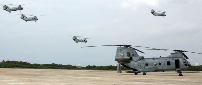 Máy bay trực thăng CH-46E của lực lượng lính thủy đánh bộ Mỹ