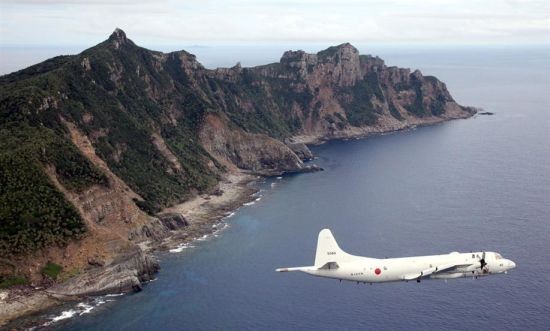 Máy bay tuần tra P-3C của Lực lượng Phòng vệ Biển Nhật Bản tuần tra đảo Senkaku (Trung Quốc gọi là Điếu Ngư)