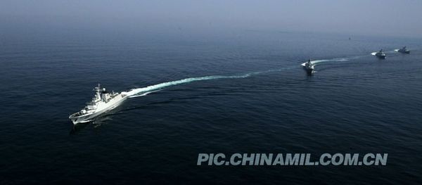 Biên đội tàu khu trục, hộ tống của Hạm đội Đông Hải Trung Quốc tập trận