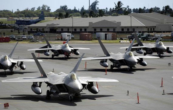 Máy bay chiến đấu tàng hình F-22 của quân Mỹ tại căn cứ quân sự Okinawa Nhật Bản