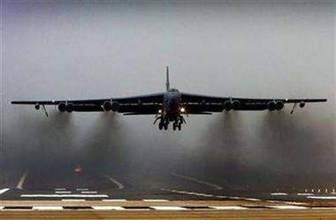 Mỹ và Trung Quốc coi đối phương là mối đe dọa về an ninh. Trong hình là máy bay ném bom B-52 của Mỹ.