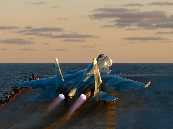 Máy bay chiến đấu Su-33 trang bị cho tàu sân bay