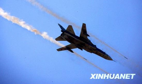 Trung Quốc và Nga thướng tổ chức các cuộc tập trận chung mang tên "Sứ mệnh hòa bình". Trong hình là máy bay chiến đấu Su-24 của Nga tiến hành tấn công đối đất.