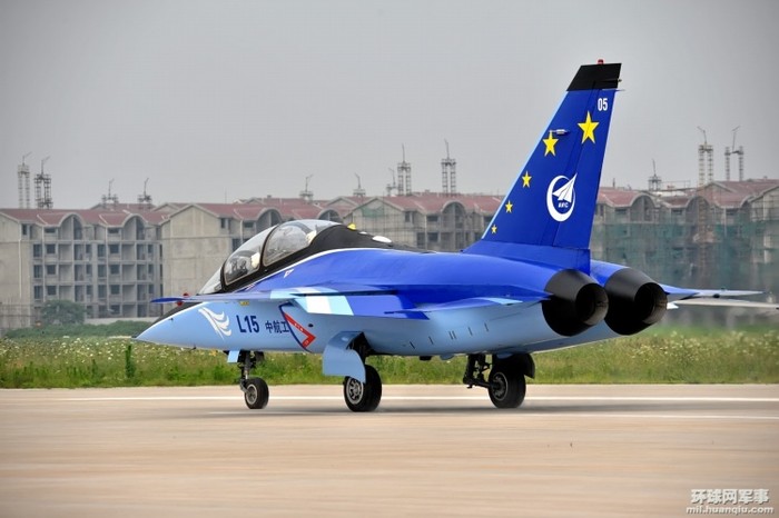 Máy bay huấn luyện L-15 của Trung Quốc