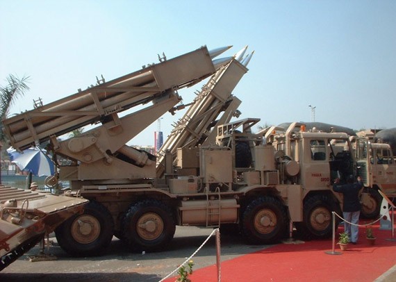 Tên lửa phóng loạt Pinaka do Ấn Độ tự sản xuất