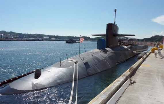 Tàu ngầm hạt nhân Ohio mang theo tên lửa hành trình neo đậu tại căn cứ Yokosuka - Nhật Bản.