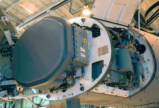 Radar mảng pha quét điện tử được trang bị trên máy bay chiến đấu F-16.