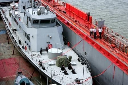 Tàu tuần tra phiên bản xuất khẩu kiểu mới của Trung Quốc, được đặt trên tàu chở hàng viễn dương.