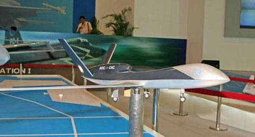 Mô hình máy bay không người lái chiến lược tại Triển lãm Hàng không Chu Hải Trung Quốc.