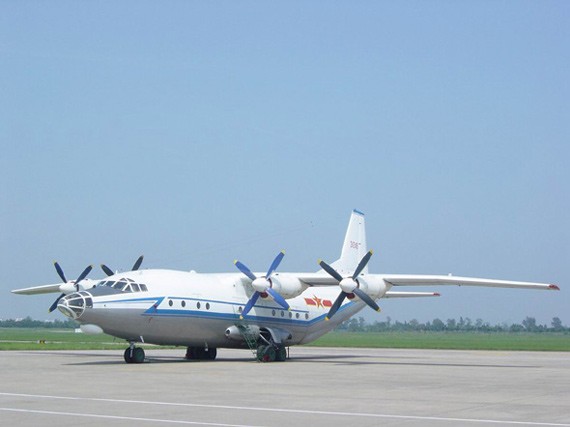 Máy bay vận tải Y-8 do Trung Quốc tự sản xuất.