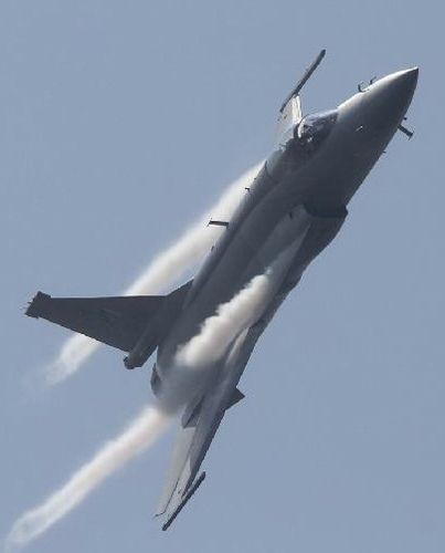 Máy bay chiến đấu JF-17 do Trung Quốc-Pakistan hợp tác sản xuất.