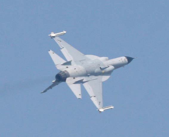 Máy bay chiến đấu JF-17 do Trung Quốc và Pakistan hợp tác sản xuất.