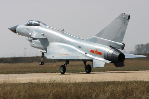 Máy bay chiến đấu J-10 do Trung Quốc tự sản xuất.
