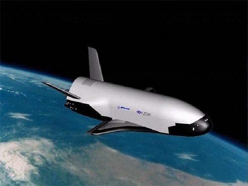 Tàu vũ trụ không người lái X-37B của hãng Boeing - Mỹ được phóng lên quỹ đạo.