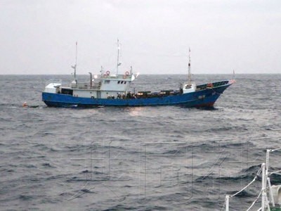 Tàu cá Trung Quốc do Nhật Bản chụp được.
