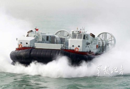 Tàu đổ bộ đệm khí cỡ vừa tốc độ cao do Trung Quốc tự chế tạo (Ảnh: Tân Hoa xã, ngày 11/1/2012).