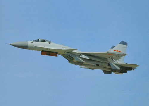 Máy bay J-15, loại máy bay trang bị cho tàu sân bay, do Trung Quốc phát triển, được cho là sao chép Su-33 của Nga.