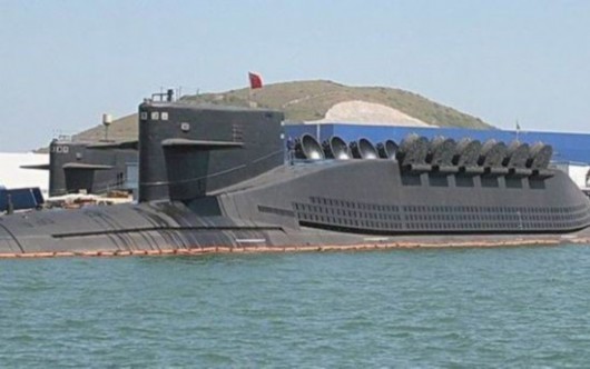 Tàu ngầm hạt nhân tên lửa chiến lược 094 Trung Quốc được lưu truyền trên mạng.