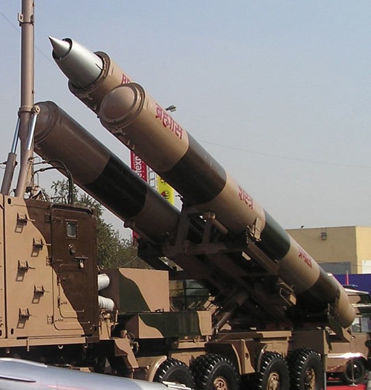 Tên lửa chống hạm siêu âm Brahmos do Ấn-Nga hợp tác sản xuất.