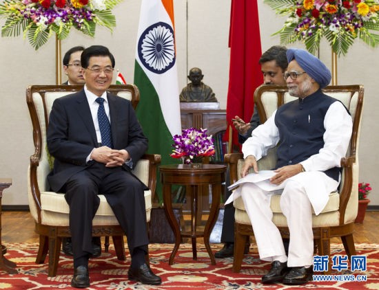 Ngày 29/3, tại New Delhi, Thủ tướng Ấn Độ Singh hội kiến với Chủ tịch Trung Quốc Hồ Cẩm Đào.
