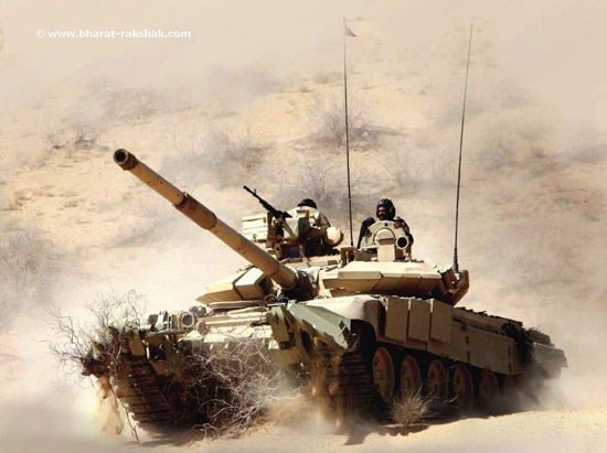 Xe tăng T-90S của Lục quân Ấn Độ diễn tập.