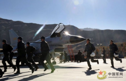 Lực lượng máy bay chiến đấu J-10 của Không quân Trung Quốc triển khai ở cao nguyên.