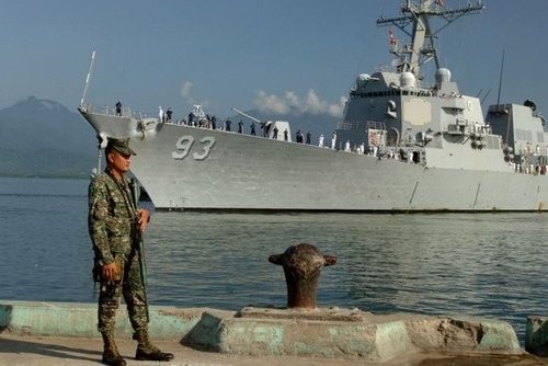 Tàu khu trục Hải quân Mỹ thăm Philippines.