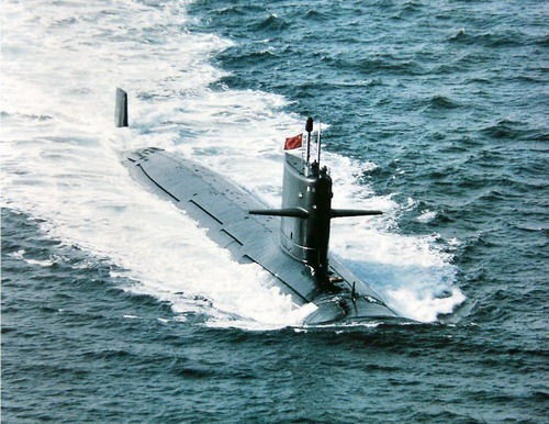 Tàu ngầm hạt nhân 093 của Hải quân Trung Quốc tuần tra trên biển.