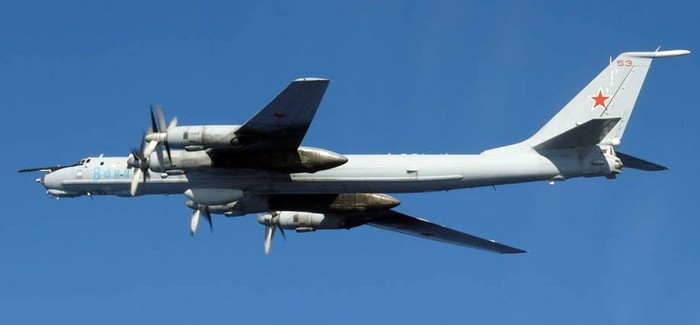 Máy bay tuần tra Tu-142 của Nga bị Bộ Quốc phòng Nhật Bản chụp được.