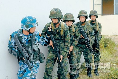Lính thủy đánh bộ Trung Quốc và Thái Lan diễn tập chống khủng bố năm 2010.