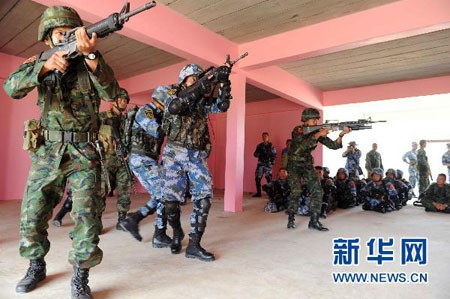Lính thủy đánh bộ Trung Quốc và Thái Lan diễn tập chống khủng bố năm 2010.