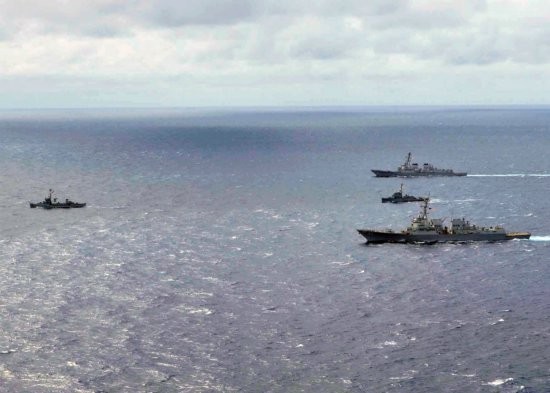 Tháng 4/2012, quân đội Mỹ và Philippinese tập trận chung trên biển Đông.