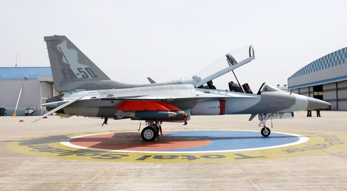 Máy bay tấn công huấn luyện T-50 Hàn Quốc.