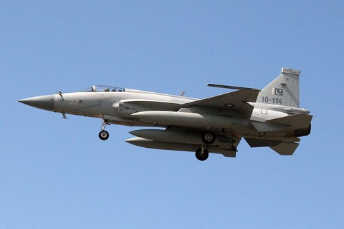 Máy bay chiến đấu JF-17 (Trung Quốc gọi là FC-1, hay Kiêu Long) của Không quân Pakistan.
