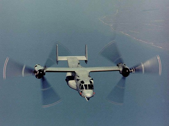 Máy bay cánh xoay MV-22 Osprey.