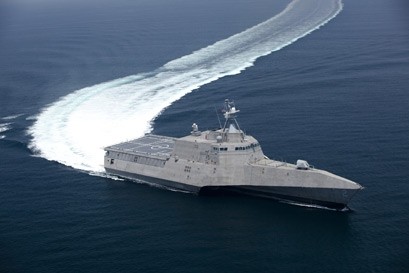 Mỹ sẽ triển khai tàu chiến đấu duyên hải ở Singapore vào năm 2013 - kề sát eo biển Malacca, tuyến đường hàng hải nối liền với biển Đông. Trong hình là tàu chiến đấu duyên hải USS Independence LCS 2.