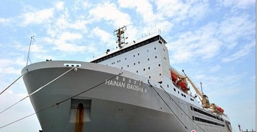 Tàu chế biến cá tổng hợp "Hải Nam Bảo Sa 001" lớp 32.000 tấn (lớn như 1 tàu sân bay) tại cảng biển đảo Hải Nam, Trung Quốc sẽ hoạt động tại Biển Đông.