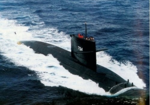 Tàu ngầm thông thường Hải Long, Hải quân Đài Loan, tuần tra trên biển.