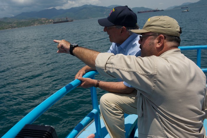 Bộ trưởng Quốc phòng Mỹ có chuyến thăm lịch sử tới vịnh Cam Ranh, Việt Nam.