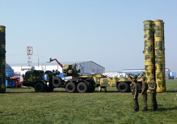 Trận địa tên lửa phòng không tầm xa S-400 của Quân đội Nga.