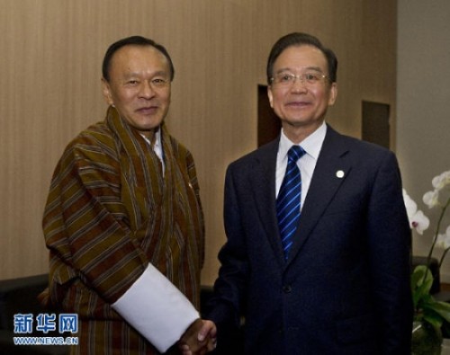 Ngày 21/6/2012, Thủ tướng Trung Quốc Ôn Gia Bảo hội đàm với Thủ tướng Bu-tan Jigme Thinley bên lề Hội nghị Liên Hợp Quốc về phát triển bền vững tại Brazil.