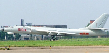 Máy bay ném bom H-6 của Trung Quốc.