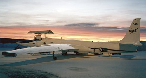 Cục Hàng không vũ trụ Quốc gia Mỹ muốn thuê sân bay U-Tapao để nghiên cứu "tầng mây và khí tượng". Trong hình là máy bay khoa học địa cầu ER-2 có tầm bay cao, nguyên mẫu là máy bay do thám U-2 của Mỹ.