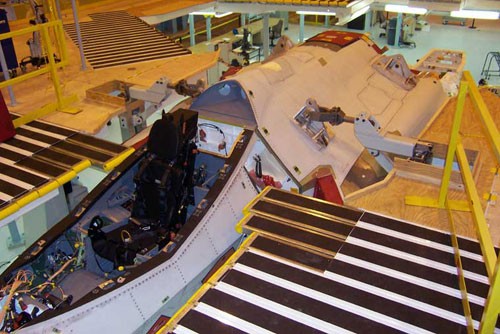 Xưởng sản xuất của máy bay chiến đấu F-35.