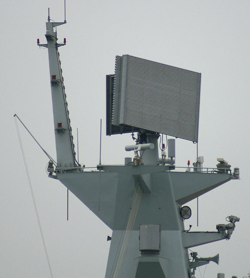 Ăng-ten radar tiên tiến của tàu hộ vệ kiểu mới 054A.